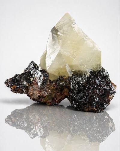 Calcita, Esfalerita y Barita<br />Mina Elmwood, Carthage, Distrito Central Tennessee Ba-F-Pb-Zn, Condado Smith, Tennessee, USA<br />11,5x10cm.<br /> (Autor: castrominerals)