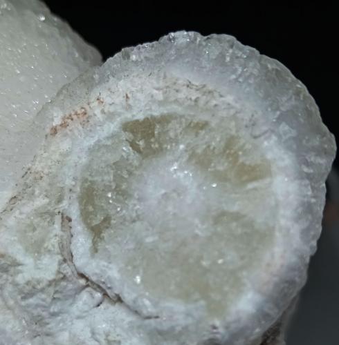 Aragonito<br />Mina San Antonio (Mina San Antonio el Grande), Campo Este, Distrito Santa Eulalia, Municipio Aquiles Serdán, Chihuahua, México<br />111x85x70 mm.<br /> (Autor: Luis Edmundo Sánchez Roja)