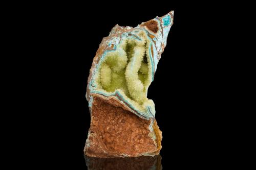 Senegalita con Turquesa<br />Monte Kourou Diakouma (Kouroudiako), Departamento Saraya, Región Kédougou, Senegal<br />15.5 x 8 x 6.5 cm / Cristal principal: 0.4 cm<br /> (Autor: Museo MIM)