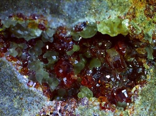 Sphalerite, Smithsonite<br />Baugis Mine, Saint Bresson, Gard, Occitanie, France<br />1,7 x 1,7 cm<br /> (Author: Volkmar Stingl)