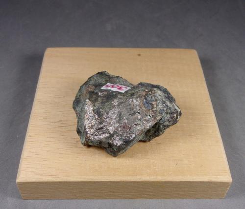 Breithauptita<br />Zona Cobalt, Región Cobalt-Gowganda, Distrito Timiskaming, Ontario, Canadá<br />4,9 x 3,5 x 2,2 cm.<br /> (Autor: J. G. Alcolea)