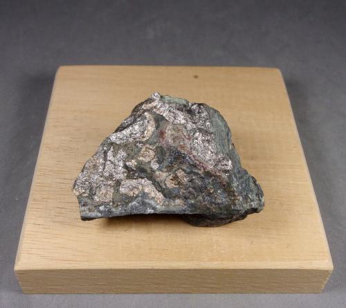 Breithauptita<br />Zona Cobalt, Región Cobalt-Gowganda, Distrito Timiskaming, Ontario, Canadá<br />4,9 x 3,5 x 2,2 cm.<br /> (Autor: J. G. Alcolea)
