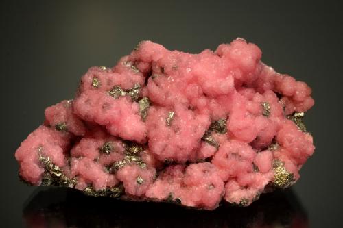 Rhodochrosite<br />Oppu Mine, Nishimeya-mura, Nakatsugaru District, Aomori Prefecture, Tohoku Region, Honshu Island, Japan<br />7.8 x 3.5 x 3.2 cm<br /> (Author: Michael Shaw)