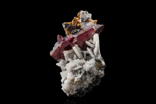 Lorándita (variedad argentífera) con Barita<br />Mina Mercur, Mercur, distrito minero Mercur, Condado Tooele, Utah, USA<br />3.5 x 2.5 x 2 cm / Cristal principal: 2.8 cm<br /> (Autor: Museo MIM)