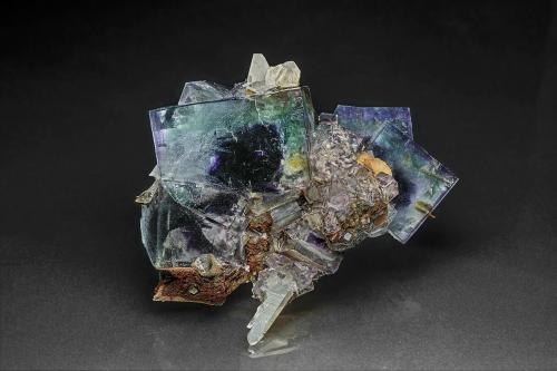 Fluorite, Quartz, Siderite<br />Mina Yaogangxian, Yizhang, Prefectura Chenzhou, Provincia Hunan, China<br />8.5 x 7.0 cm<br /> (Author: am mizunaka)