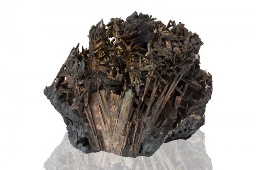 Dyscrasite<br />Příbram, Región Bohemia Central, Bohemia, República Checa<br />8 x 6.5 x 6.5 cm / main crystal: 3.5 cm<br /> (Author: MIM Museum)