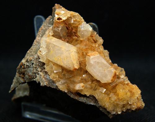 celestina y fluorita<br />Cantera Fuentecilla, Cabezo del Polovar, Villena, Comarca Alto Vinalopó, Alicante / Alacant, Comunidad Valenciana / Comunitat Valenciana, España<br />7 x 4 cm<br /> (Autor: Pedro Antonio)