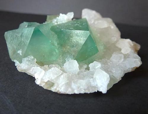Fluorita, Cuarzo<br />Riemvasmaak, Zona Orange river, Kakamas, Distrito ZF Mgcawu, Provincia Septentrional del Cabo, Sudáfrica<br />6 x 6 cm.<br /> (Autor: javier ruiz martin)