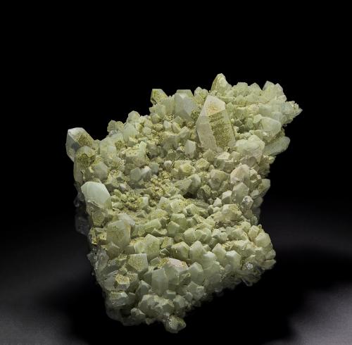 Quartz, Epidote<br />Hakkâri District, Hakkâri Province, Turkey<br />17.2 x 13.2 cm<br /> (Author: am mizunaka)