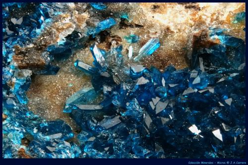 Veszelyita<br />Laochang ore field, Gejiu, Honghe Prefecture, Yunnan, China<br />FoV: 1,5 x 1 mm<br /> (Autor: Jose Angel Carrero)