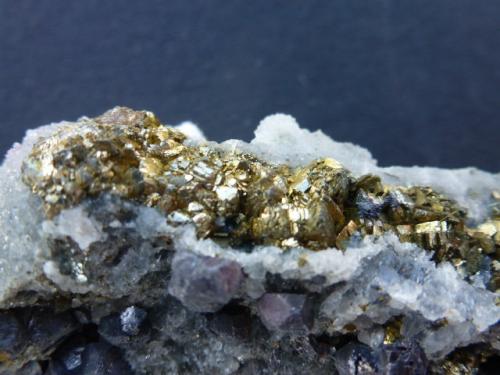 Galena, Cuarzo, Baritina, Pirita<br />Bou Nahas Mine, Oumjrane mining area, Alnif Commune, Tinghir Province, Drâa-Tafilalet Region, Morocco<br />6 x 4,5 cm.<br /> (Autor: javier ruiz martin)