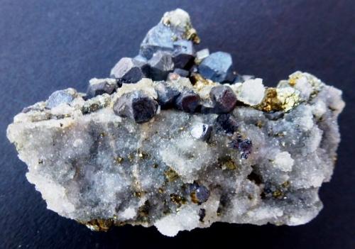 Galena, Cuarzo, Barita, Pirita<br />Bou Nahas Mine, Oumjrane mining area, Alnif Commune, Tinghir Province, Drâa-Tafilalet Region, Morocco<br />6 x 4,5 cm.<br /> (Autor: javier ruiz martin)
