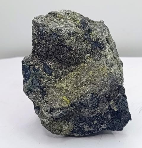 Covellina y Azufre.<br />Pozo Alfredo, Minas de Río Tinto, Minas de Riotinto, Comarca Cuenca Minera, Huelva, Andalucía, España<br />7''5 x 6''5 cm<br /> (Autor: AntonioJesus)