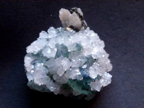 Fluorita, Cuarzo, Calcita, Pirita<br />El Hammam, Ait Mimoune, Provincia Khémisset, Región Rabat-Salé-Kénitra, Marruecos<br />5 x 4 cm.<br /> (Autor: javier ruiz martin)