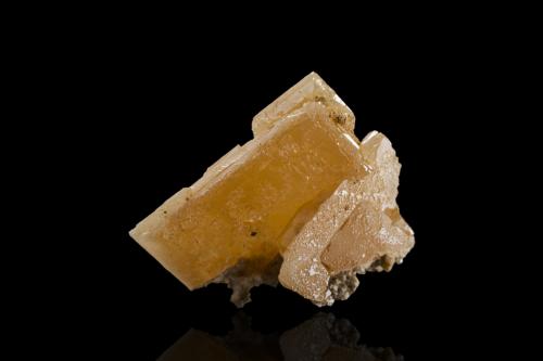 Stolzite<br />Sainte Lucie Mine, Saint-Léger-de-Peyre, Marvejols, Mende, Lozère, Occitanie, France<br />4 x 2 x 3.5 cm / main crystal: 3.4 cm<br /> (Author: MIM Museum)