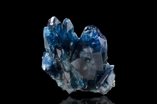 Scorodite<br />Tsumeb Mine, second oxidation zone, Tsumeb, Otjikoto Region, Namibia<br />3 x 3 x 1.5 cm / main crystal: 2.5 cm<br /> (Author: MIM Museum)