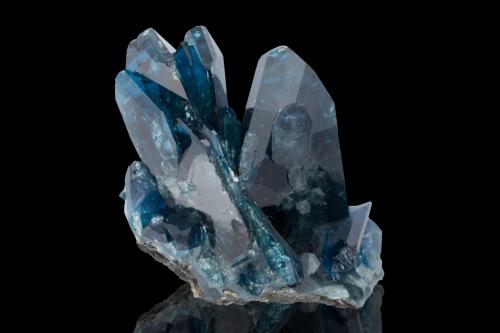 Scorodite<br />Tsumeb Mine, second oxidation zone, Tsumeb, Otjikoto Region, Namibia<br />3 x 3 x 1.5 cm / main crystal: 2.5 cm<br /> (Author: MIM Museum)