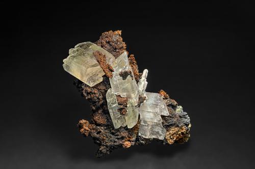 Gypsum, Anglesite after Cerussite<br />Colinas Darwin, Darwin, Distrito Darwin, Condado Inyo, California, USA<br />6.0 x 6.3 cm<br /> (Author: am mizunaka)