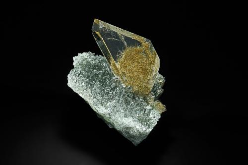 Quartz, Rutile, Chlorite Group<br />Manihar Valley, Kullu District, Himachal Pradesh, India<br />6.1 x 6.0 cm<br /> (Author: am mizunaka)