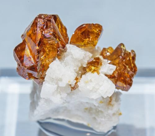 Sphalerite on Dolomite<br />Mina de Áliva (Mina Las Mánforas), zona minera Áliva, macizo Picos de Europa, Camaleño, Comarca Liébana, Cantabria, España<br />Specimen size: 2.2 x 2 x 1.2 cm / main crystal size 1.1 x 0.8 cm<br /> (Author: Jordi Fabre)