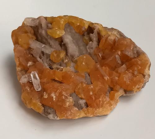 Sulphur, Celestine, Calcite<br />Mina Giumentaro (Mina Capodarso), Capodarso, Enna (Castrogiovanni), Provincia Enna, Sicilia, Italia<br />4x3x2 cm<br /> (Author: mineralenzo)