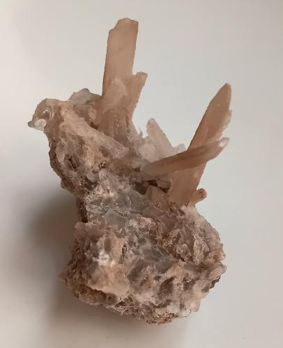 Gypsum<br />Lercara Friddi, Metropolitan City of Palermo Province, Sicily, Italy<br />6x4.5x4 cm (xx 0.3/0.5x4 cm max)<br /> (Author: mineralenzo)