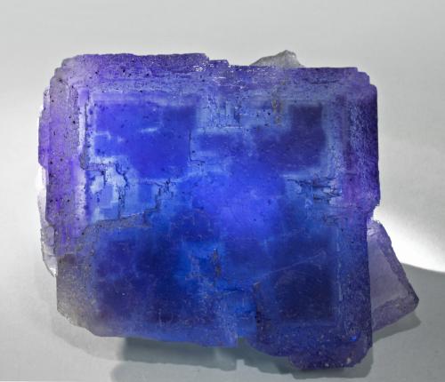 Fluorite<br />La Viesca Mine, <i>Las Calcitas</i> pocket, La Collada mining area, Huergo, Siero, Comarca Oviedo, Principality of Asturias (Asturias), Spain<br />Specimen size: 10 × 8.4 × 5.8 cm / main crystal size 8.6 × 8.1 cm<br /> (Author: Jordi Fabre)