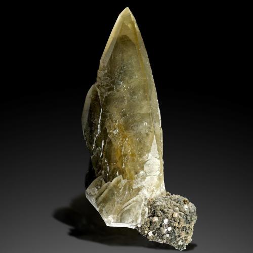Calcite<br />Sweetwater Mine, Ellington, Viburnum Trend District, Reynolds County, Missouri, USA<br />Specimen size 18,5 cm, calcite crystal 16,5 cm<br /> (Author: Tobi)