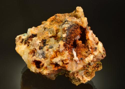 Anglesite<br />Phoenixville, Schuylkill, Condado Chester, Pennsylvania, USA<br />8.6 x 6.5 x 5.4 cm<br /> (Author: Michael Shaw)