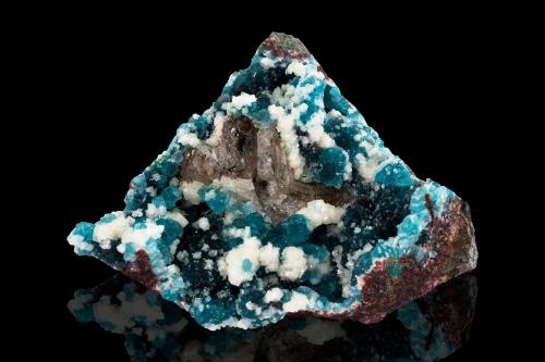 Willemite with Dolomite and Cerussite<br />Mina Tsumeb, Tsumeb, Región Otjikoto, Namibia<br />9 x 8 x 7 cm<br /> (Author: MIM Museum)