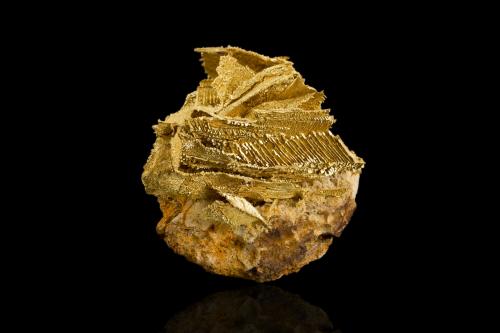 Gold<br />Mina Round Mountain, Round Mountain, Distrito Round Mountain, Condado Nye, Nevada, USA<br />6,5 x 8,0 x 5,0 cm<br /> (Author: MIM Museum)