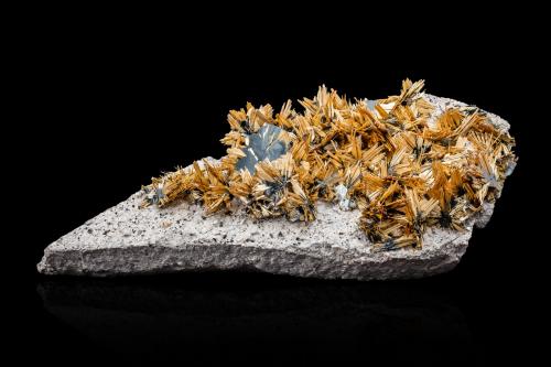 Rutile with Hematite<br />Novo Horizonte, Bahia, Northeast Region, Brazil<br />33,0	x	16,0	x	10,0	cm<br /> (Author: MIM Museum)