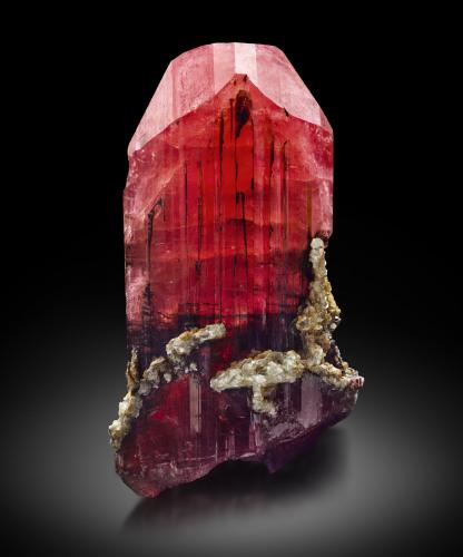 Väyrynenite<br />Dassu, Braldu Valley, Shigar District, Gilgit-Baltistan (Northern Areas), Pakistan<br />2,0	x	1,0	x	6,5	cm<br /> (Author: MIM Museum)
