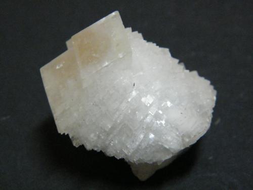 Calcite<br />Tsumeb Mine, Tsumeb, Otjikoto Region, Namibia<br />30x25x25mm<br /> (Author: Heimo Hellwig)