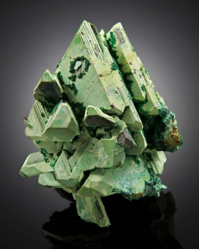 Kësterite with Mushistonite<br />Monte Xuebaoding, Pingwu, Prefectura Mianyang, Provincia Sichuan, China<br />5,0	x	5,0	x	3,5	cm<br /> (Author: MIM Museum)