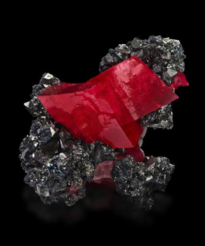 Rhodochrosite on Tetrahedrite<br />Sweet Home Mine, Graham's pocket, Mount Bross, Alma District, Park County, Colorado, USA<br />17,5	x	14,0	x	7,0	cm<br /> (Author: MIM Museum)