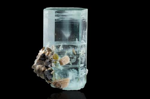 Beryl (variety aquamarine) with Tantalite-(Mn)<br />Shigar Valley, Shigar District, Gilgit-Baltistan (Northern Areas), Pakistan<br />7,5 x 7,5 x 12,0 cm<br /> (Author: MIM Museum)