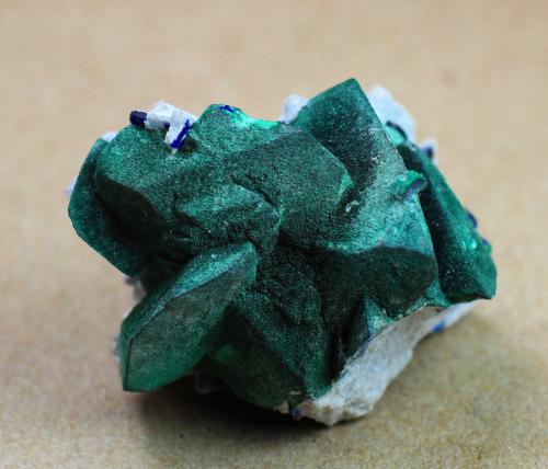 Malaquita<br />Milpillas Mine, Cuitaca, Municipio Santa Cruz, Sonora, Mexico<br />3.9 x 3.5 x 3 centimetros<br /> (Autor: Ricardo Melendez)
