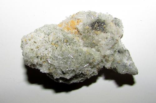 Pirita, Dolomita, Cuarzo y Clorita.<br />Mina Casilda, Tremor de Arriba, Igüeña, Comarca El Bierzo, León, Castilla y León, España<br />4''4 x 3''1 cm.<br /> (Autor: phrancko)
