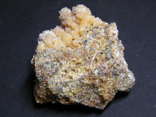 Mimetite<br />Mina Tsumeb, Tsumeb, Región Otjikoto, Namibia<br />40x50x30mm<br /> (Author: Heimo Hellwig)