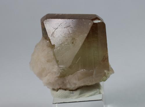 Topaz<br />Valle Shigar, Distrito Shigar, Gilgit-Baltistan (Áreas del Norte), Paquistán<br />2.5 x 2.3 x 2.1 centimeters<br /> (Author: Ricardo Melendez)