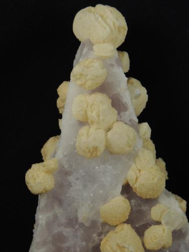 Quartz, Calcite<br />San Juan de Rayas Mine, Guanajuato, Municipio Guanajuato, Mexico<br />26.5 x 13.5 x 6 centimeters<br /> (Author: Ricardo Melendez)