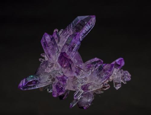 Quartz (variety amethyst)<br />Piedra Parada (Las Vigas), Municipio Tatatila, Veracruz (Veracruz de Ignacio de la Llave), Mexico<br />5.4 x 6.1 cm<br /> (Author: am mizunaka)