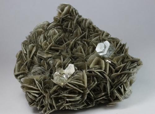 Moscovita y Berilo (variedad aguamarina)<br />Shigar Valley, Shigar District, Gilgit-Baltistan (Northern Areas), Pakistan<br />11 x 9.4 x 6.3 centimetros<br /> (Autor: Ricardo Melendez)