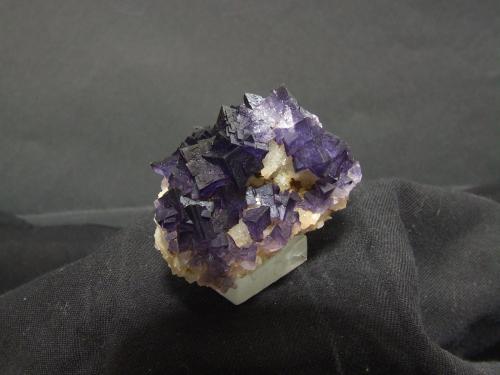 Fluorita<br />La Collada de Atrás, Zona minera de La Collada, filón Collada, Collada de Atrás, Siero, Comarca Oviedo, Principado de Asturias (Asturias), España<br />54x32mm<br /> (Autor: joaquin gar)