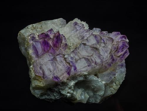 Quartz (variety amethyst)<br />Crystal Ridge, Johnson Spring, Tibbetts District, Inyo Mountains, Inyo County, California, USA<br />5.9 x 5.3 cm<br /> (Author: am mizunaka)