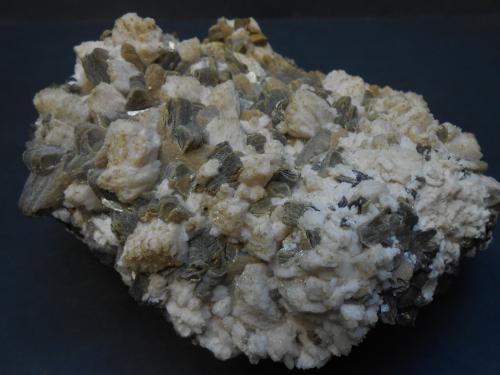 Albita y Moscovita<br />Corvaceira Quarry, Chãs de Tavares, Mangualde, Viseu District, Dão-Lafões, Centro, Portugal<br />13 x 11 x 6 cm<br /> (Autor: Antonio Alcaide)