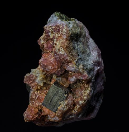 Rhodochrosite, Pyrite, Quartz<br />Butte, Butte District, Silver Bow County, Montana, USA<br />5.0 x 3.4 cm<br /> (Author: am mizunaka)