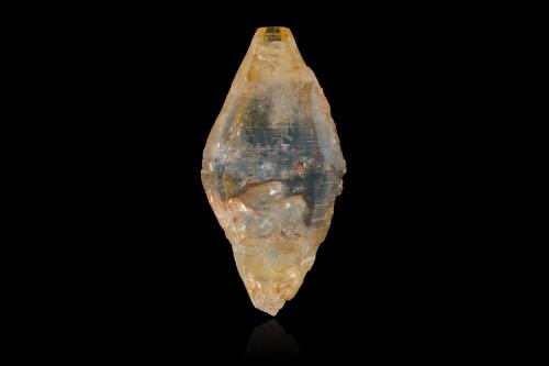 Corundum (variety sapphire)<br />Ratnapura, Distrito Ratnapura, Provincia Sabaragamuwa, Sri Lanka<br />11,0	x	5,5	x	5,0	cm<br /> (Author: MIM Museum)