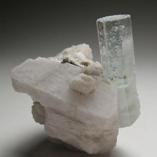 Berilo (variedad aguamarina)<br />Gilgit-Baltistan (Áreas del Norte), Paquistán<br />4 x 3 x 3 cm<br /> (Autor: Antonio Alcaide)